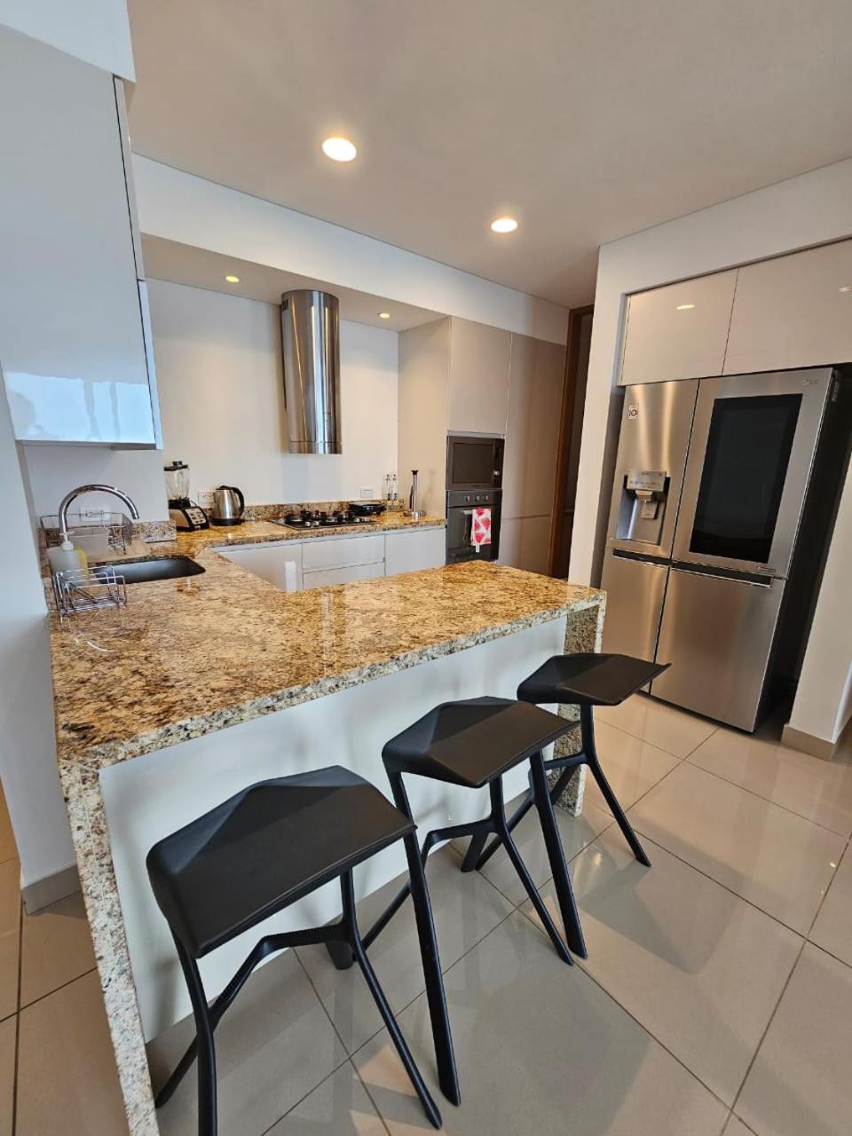 En Edificio H2 Bocagrande Cerca Al Mar * Cartagena