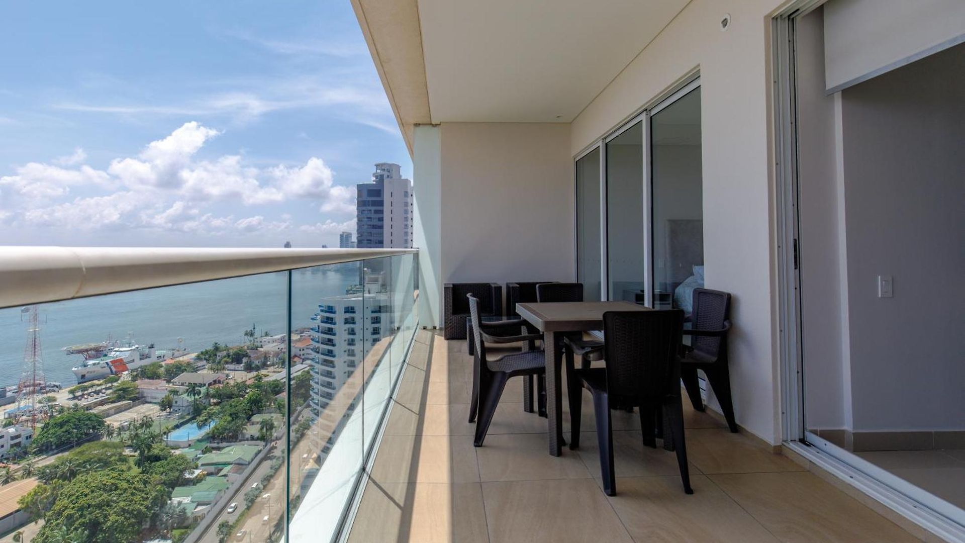 En Edificio H2 Bocagrande Cerca Al Mar