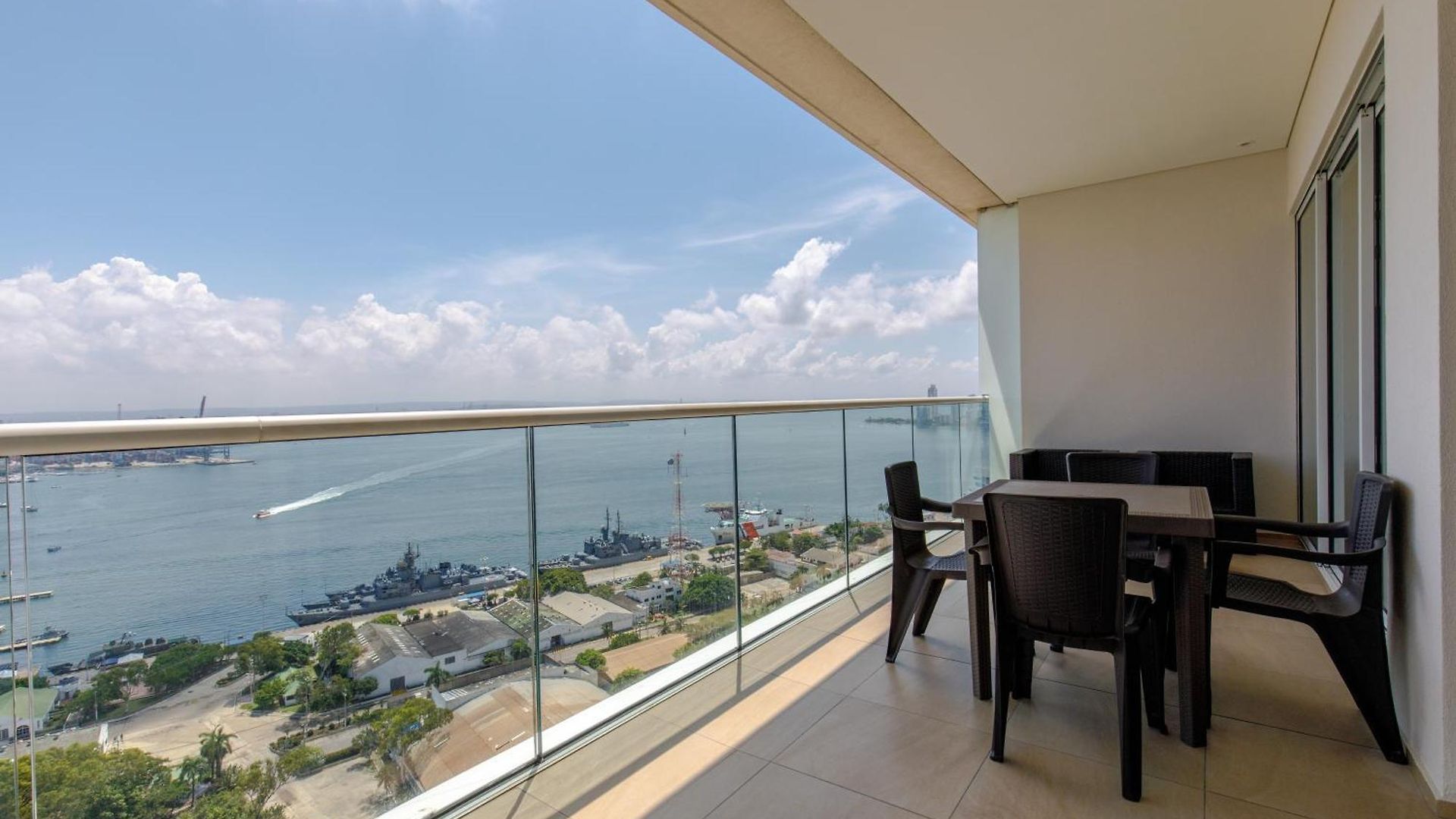 En Edificio H2 Bocagrande Cerca Al Mar Apartment *
